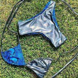 Reversible swimsuit